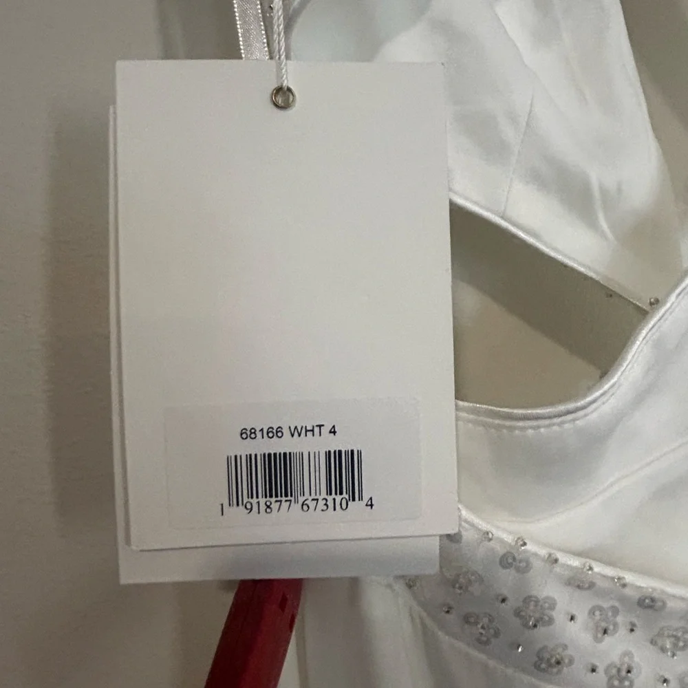 NWT Mac Duggal White Sequined Criss Cross Bodice Gown - Picture 6 of 8